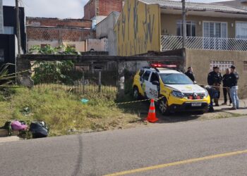 Corpo de mulher é encontrado em terreno no Fazendinha