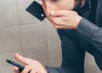 Homem perde R$ 15 mil ao cair em golpe do presente