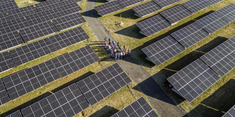 Pirâmide Solar de Curitiba recebe a primeira visita guiada