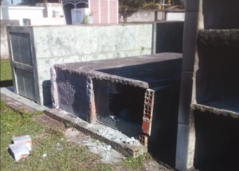 Tumulo é violado e caixão é aberto em cemitério da região metropolitana de Curitiba; família está revoltada