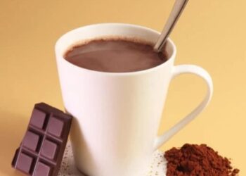 Criança de 2 anos fica ferida ao se queimar com chocolate quente