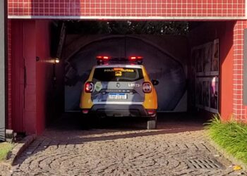 Festerê em motel termina em confusão e polícia em Curitiba, veja o vídeo