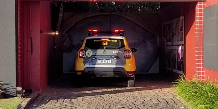 Festerê em motel termina em confusão e polícia em Curitiba, veja o vídeo