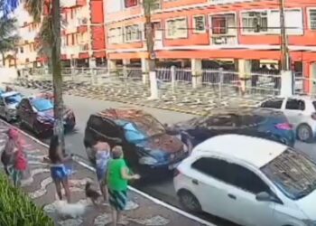 Vítima de furto persegue e atropela criminosos; Veja o vídeo