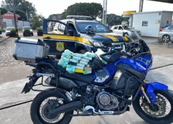 PRF apreende moto de luxo com grande quantidade de cocaína no Paraná
