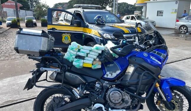 PRF apreende moto de luxo com grande quantidade de cocaína no Paraná