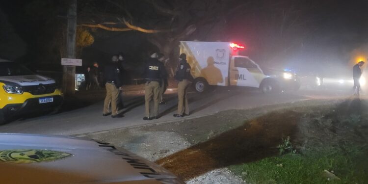 Mulher que saiu para realizar orçamento é encontrada morta a facadas dentro de carro