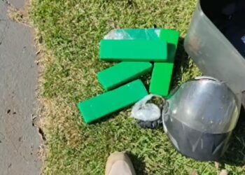 Motociclista é preso após cair com moto carregada com drogas em frente a Batalhão da PRF no Paraná