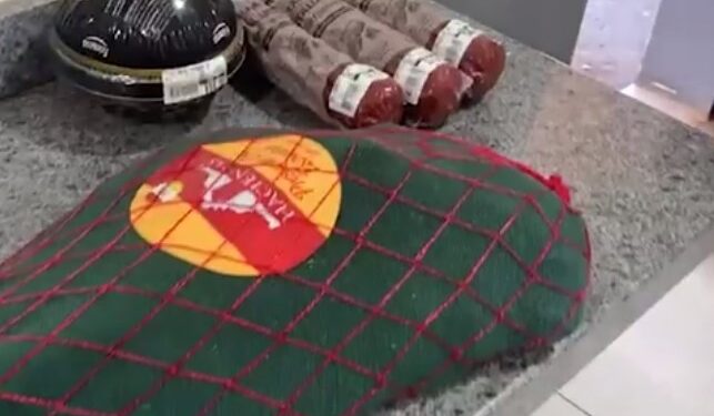 Mulher é detida ao tentar furtar salames premium e presunto espanhol em mercado