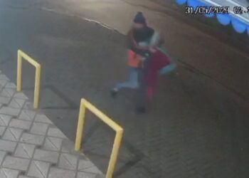 Câmera registra homem invadindo brechó em Curitiba; local foi incendiado e ele foi preso, veja o vídeo