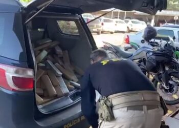 Carro carregado com 180 quilos de maconha é apreendido pela PRF