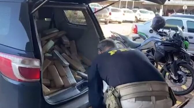Carro carregado com 180 quilos de maconha é apreendido pela PRF