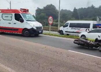 Motociclista é socorrido em estado grave após colisão na BR-476