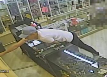 Câmera registra indivíduo furtando perfumes importados em shopping de Curitiba, veja o vídeo