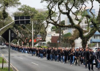 Policiais civis do Paraná paralisam atividades em protesto contra proposta de reestruturação de carreiras