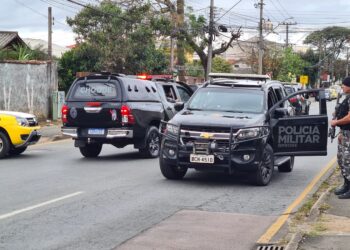 Indivíduo morre em confronto após roubo a um veículo do Correios em Curitiba