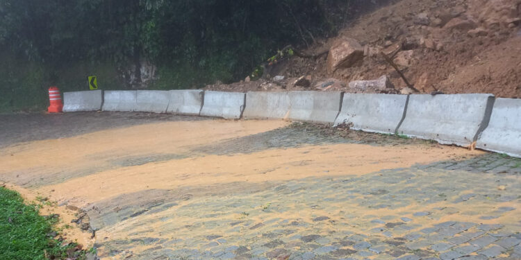 Estrada da Graciosa é fechada temporariamente devido ao excesso de chuvas