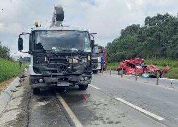 Rapaz morre em colisão com caminhão no Contorno Norte