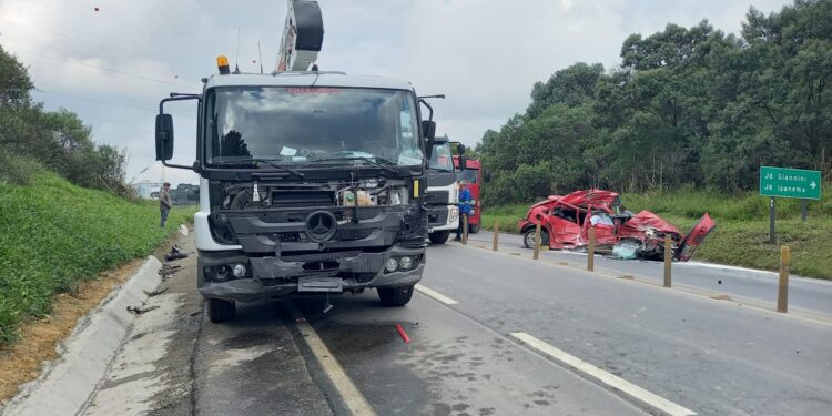Rapaz morre em colisão com caminhão no Contorno Norte