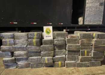 Polícia Militar apreende caminhão com uma tonelada de maconha em Medianeira