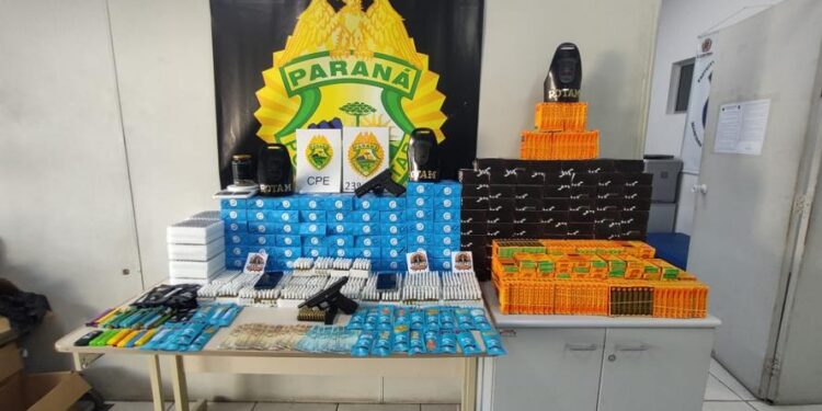 Polícia Militar apreende mais de dois mil produtos com maconha líquida em Curitiba