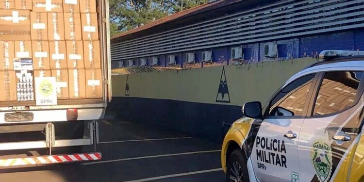 Polícia Militar apreende 40 mil pacotes de cigarro contrabandeados na PR-239
