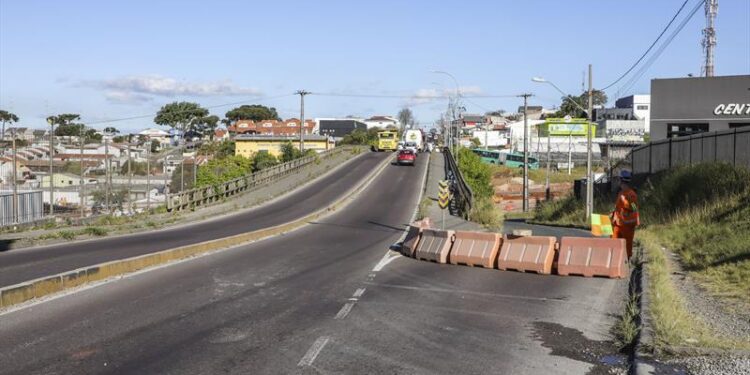 Avanço nas obras da Linha Verde Norte desvia trânsito de veículos para canaleta de ônibus