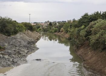 Prefeitura de Curitiba inicia terceira etapa de desassoreamento do Rio Barigui