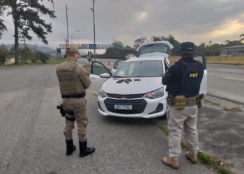 Após levarem armas de agência bancária na região metropolitana de Curitiba, criminosos são presos em Santa Catarina