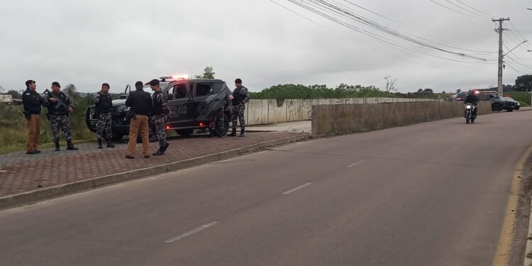 Criminoso tenta matar a ex-mulher e acaba morrendo em confronto com a RONE