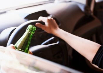 Motoristas sob efeito de álcool causam mais de 10 mil mortes no trânsito por ano no Brasil