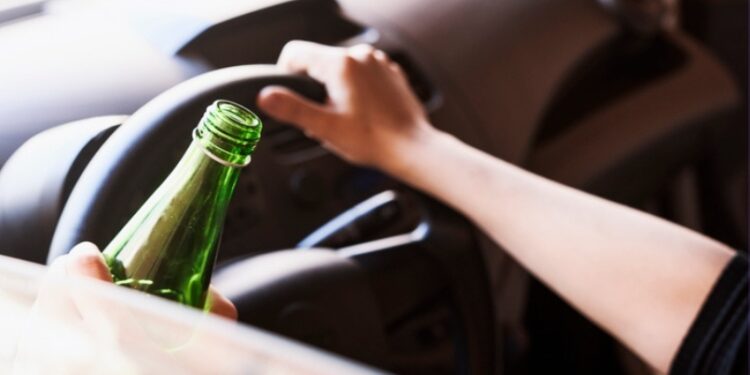 Motoristas sob efeito de álcool causam mais de 10 mil mortes no trânsito por ano no Brasil