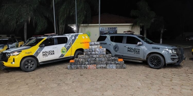Polícia Militar recupera veículo roubado e apreende mais de 478kg de maconha
