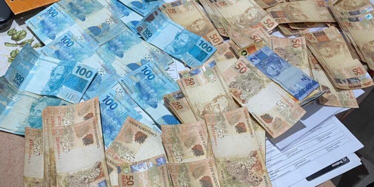 Mulher que se passava por funcionária do INSS é presa após aplicar golpes em várias pessoas