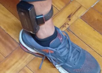 Com ficha criminal gigante, traficante com tornozeleira eletrônica é detido por policial de folga no centro de Curitiba