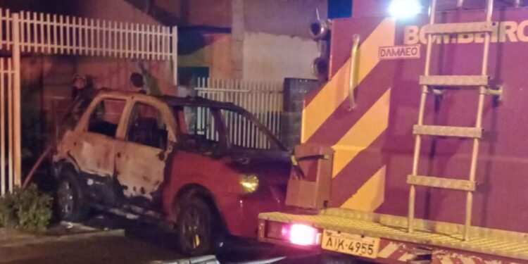 Incêndio criminoso termina em três mortos e um ferido grave na região metropolitana de Curitiba
