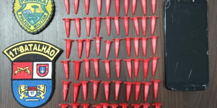 Políciais militares detém dupla e apreendem cocaína e maconha