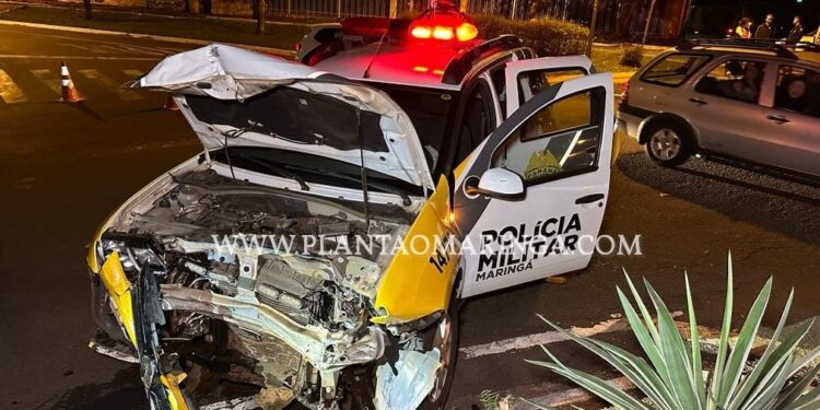 Motorista embriagado avança preferencial e bate em viatura da Polícia Militar