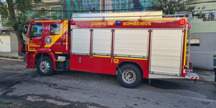 Deficiente auditivo sofre queimaduras graves em incêndio no Portão