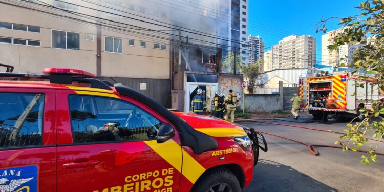 Homem morre em incêndio em Curitiba