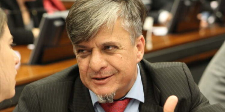 Em Londrina, ex-deputado federal investigado por prática de “rachadinha” é preso em flagrante pelo MPPR durante cumprimento de mandados de busca e apreensão
