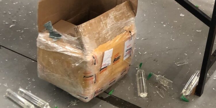 Acidente em Centro de Distribuição dos Correios em Apucarana deixa dois funcionários feridos