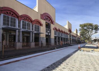 Trânsito tem novas alterações para obra no entorno do Mercado Municipal de Curitiba