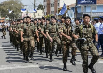 Desfile no Fazendinha abre comemorações da Semana da Pátria em Curitiba
