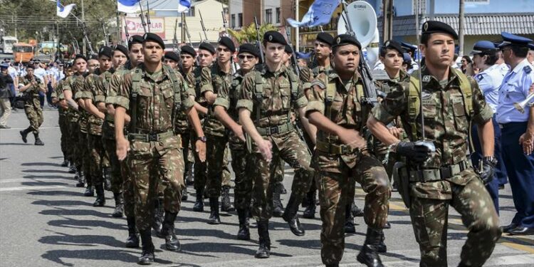 Desfile no Fazendinha abre comemorações da Semana da Pátria em Curitiba
