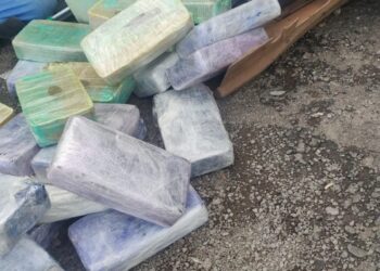 Polícia Civil realiza grande apreensão de crack e cocaína em veículo de luxo no Paraná, veja o vídeo