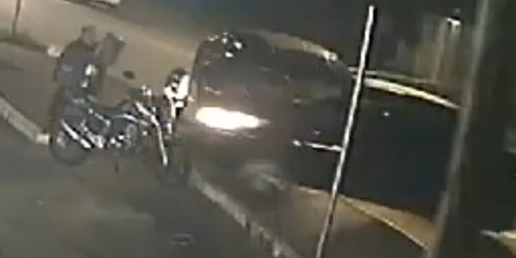 Motorista invade churrascaria e foge em Curitiba