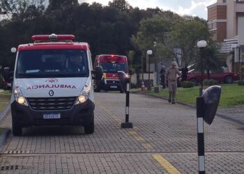 Menino de 2 anos se afoga em piscina e acaba salvo pelo pai que é médico