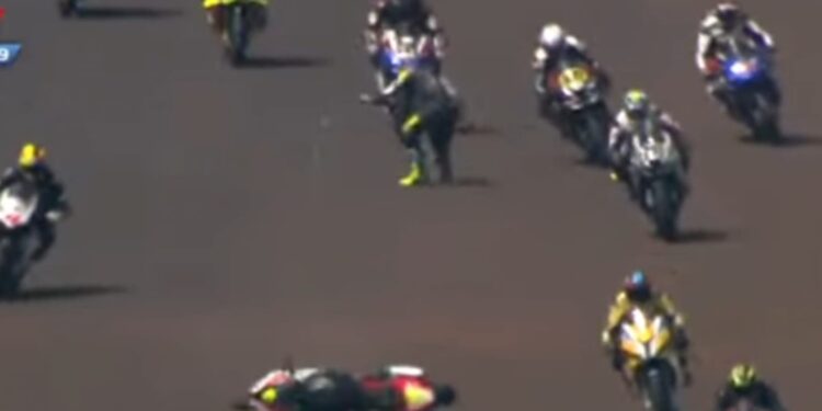 Acidente grave é registrado em corrida de moto no Paraná