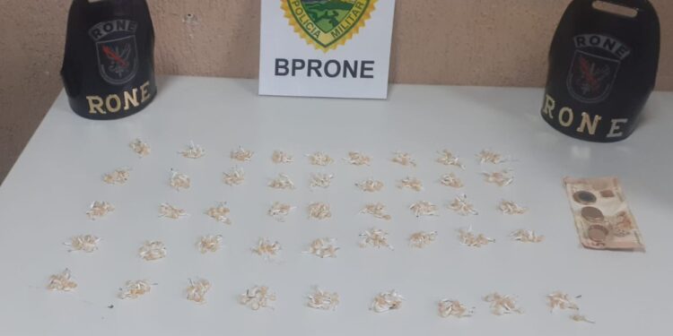 RONE detém traficante a apreende quase 500 pedras de crack na Vila Sandra